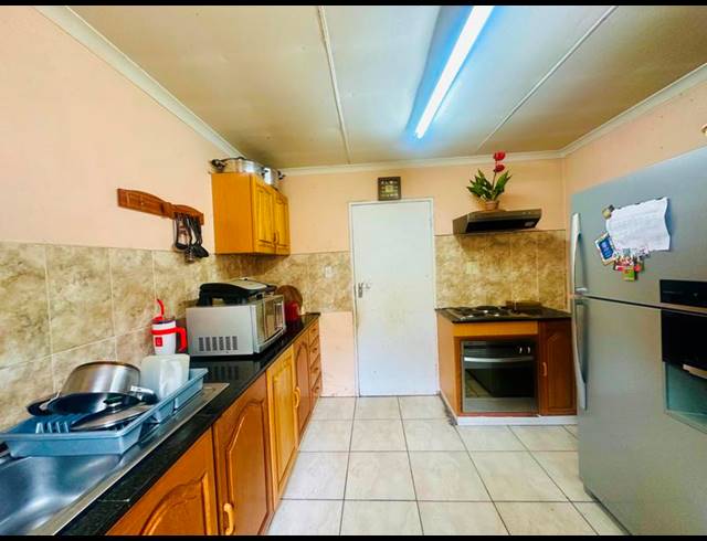 3 BEDROOM HOUSE FOR SALE IN UMLAZI BB